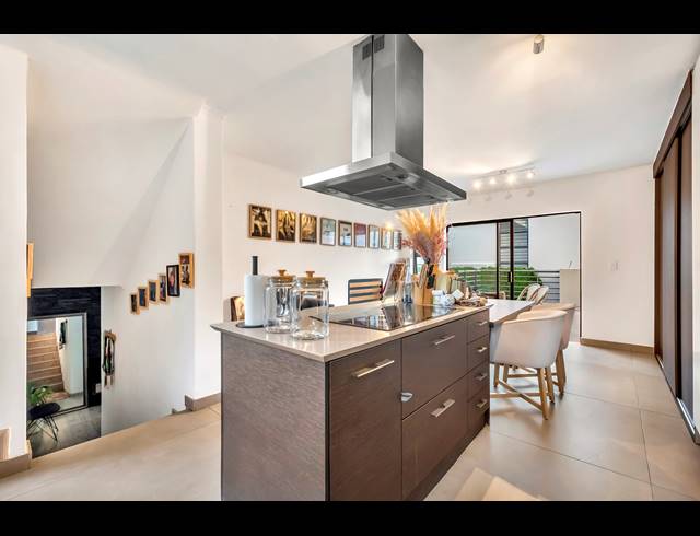 3 BEDROOM TOWNHOUSE FOR SALE IN DUNKELD WEST